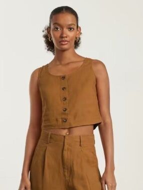 Everlane Linen Crop Tank in Tan